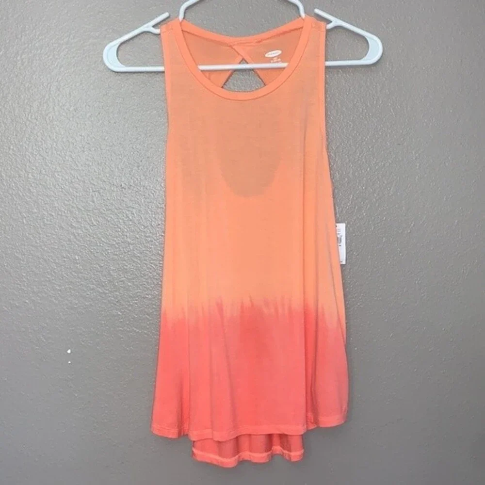 Old Navy Girl twist back keyhole tank top. Size XL. Color pink dip dye. NWT.